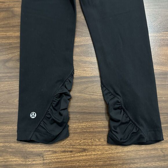 Lululemon Ruched Waist And Side Bottom Black Capri Leggings Size 4 Yoga Athletic - Picture 5 of 11